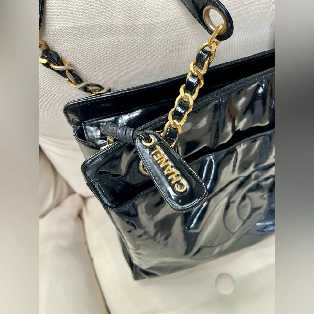CHANEL 1995 24K Gold Hardware CC Logo Patent Leather Petit Shopping Tote Bag - Picture 2 of 15
